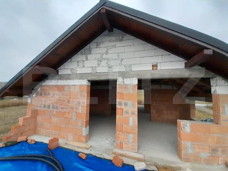Casă individuală cu 4 camere cu Canalizare în Cepari