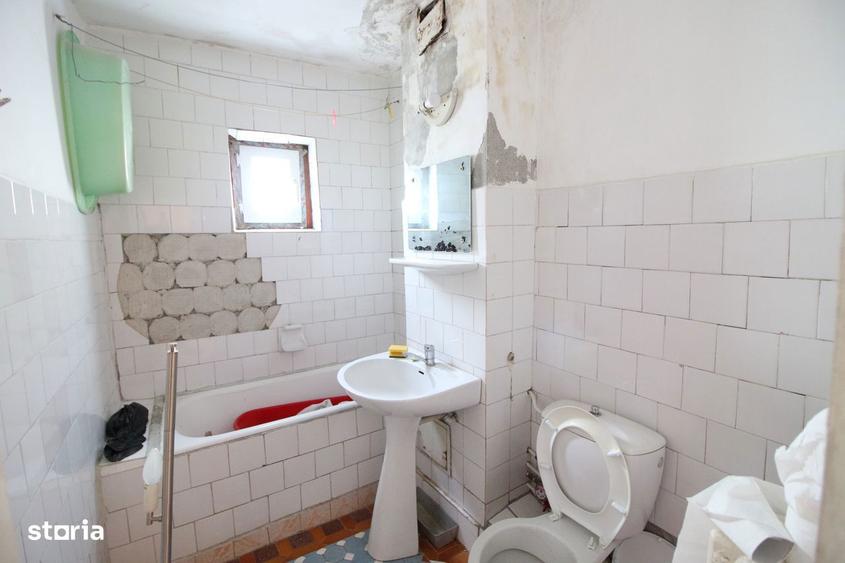 Apartament cu 4 camere decomandat în Piața Centrală
