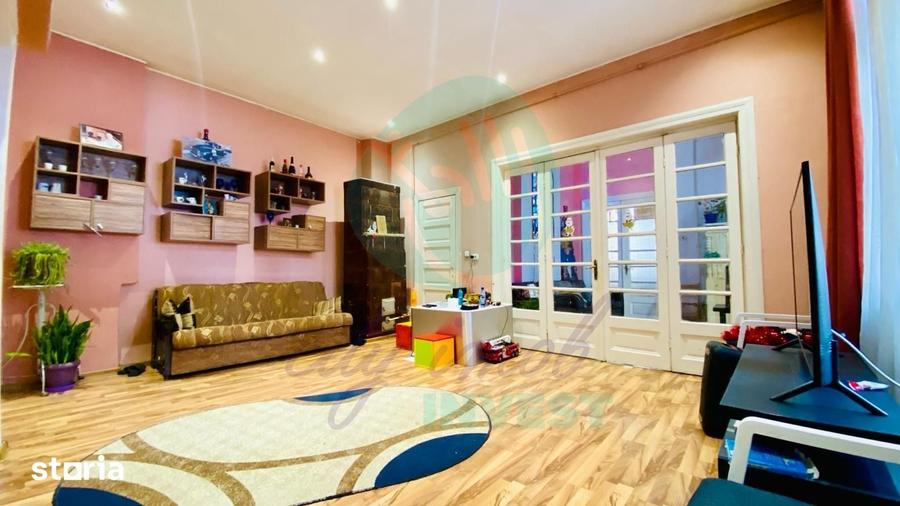 Casă cu 10 camere cu Teren 250 Mp în Timpuri Noi