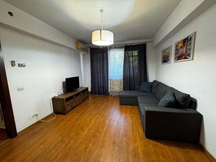 Apartament cu 4 camere semidecomandat în Tătărași