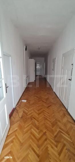 Apartament cu 5 camere în Central