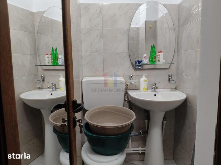 Apartament cu 3 camere decomandat în Obor