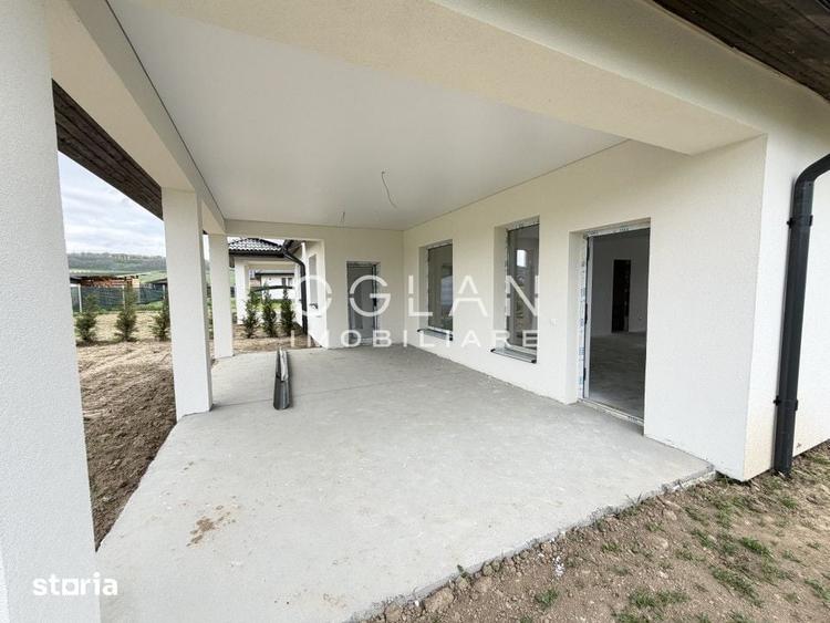 Casă cu 3 camere cu Teren 479 Mp în Cristian