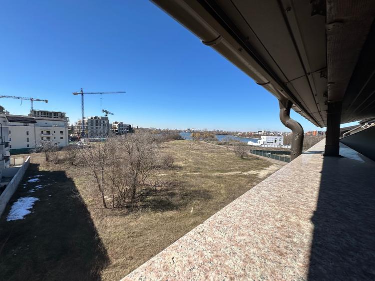 Apartament cu 4 camere decomandat în Sud