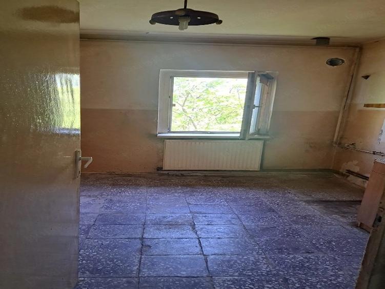 Apartament cu 2 camere semidecomandat în Aradului