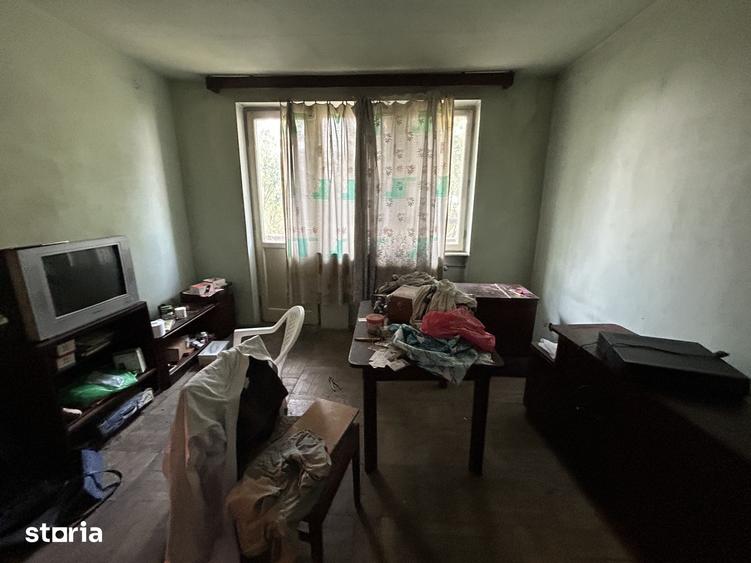 Apartament cu 3 camere semidecomandat în Podgoria