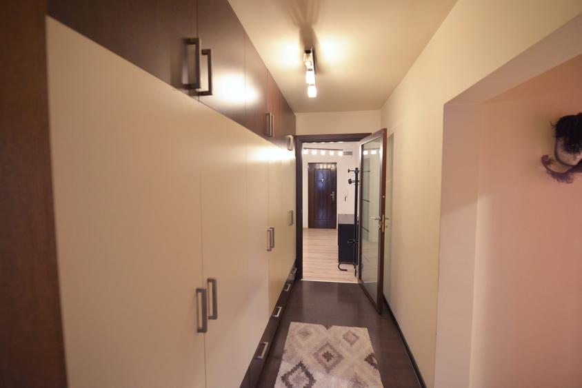 Apartament cu 4 camere semidecomandat în Baba-Dochia