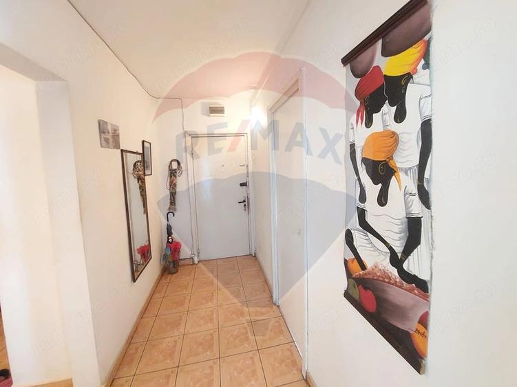 Apartament cu 6 camere decomandat în Central
