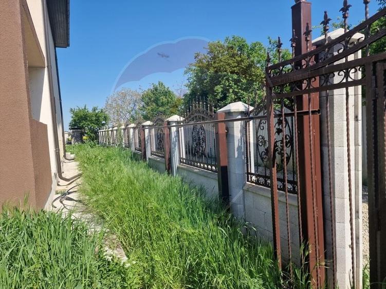 Casă cu 5 camere cu Teren 770 Mp în Săftica