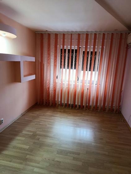 Apartament cu 3 camere decomandat în Buzaului