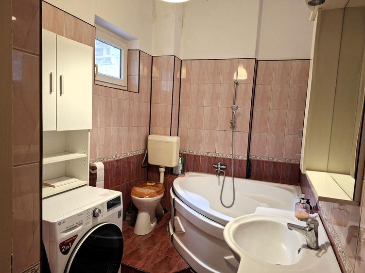 Apartament cu 3 camere decomandat în P-ța Alba Iulia