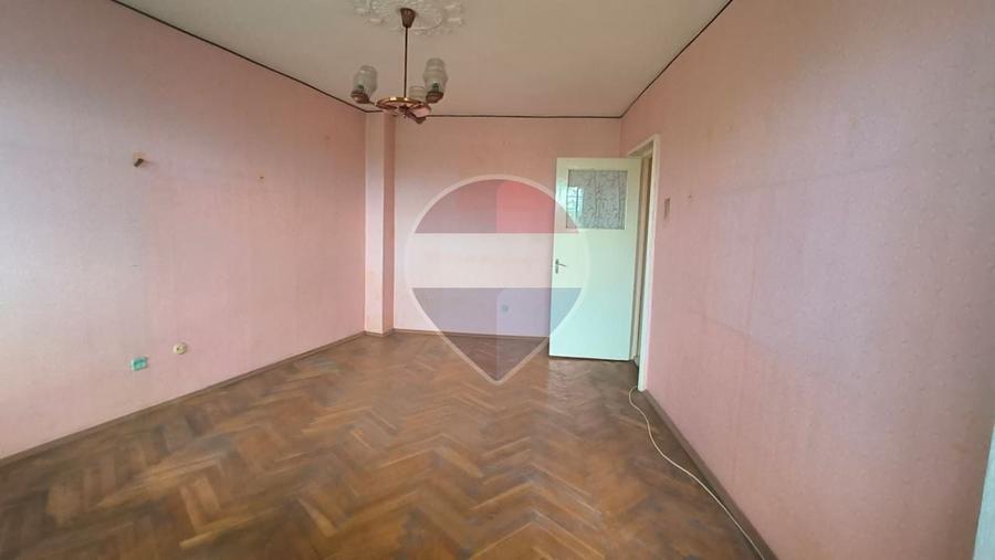Apartament cu 3 camere decomandat în Micro 13