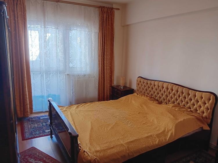 Apartament cu 3 camere decomandat în Zorilor