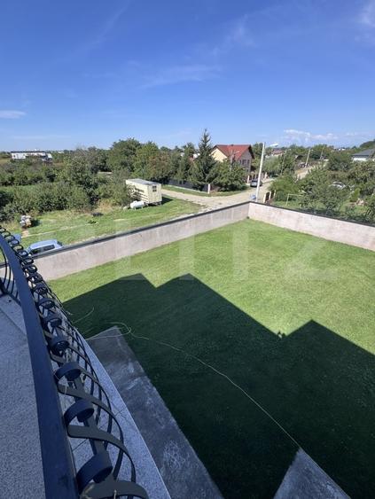 Casă individuală cu 5 camere cu Canalizare în Vest