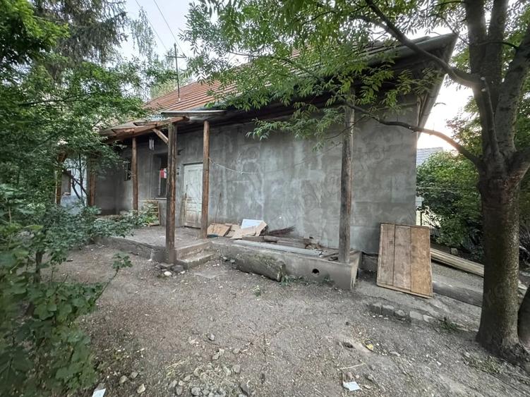 Casă cu 3 camere cu Teren 530 Mp în Central