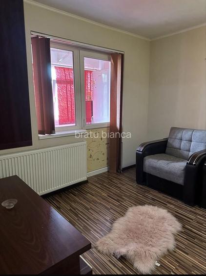 Inchiriez apartament 1.300 lei