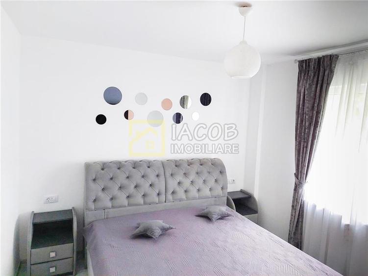 Apartament cu 3 camere decomandat în Republicii