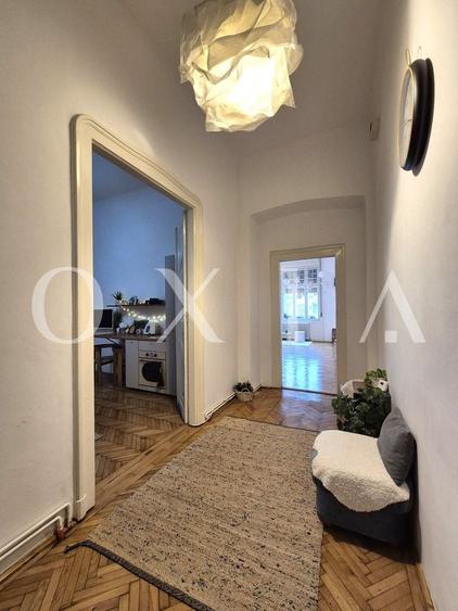 Apartament cu 3 camere semidecomandat, mobilat în Central