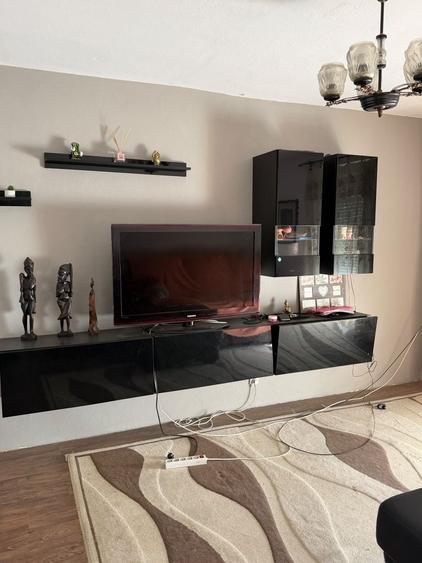 Apartament cu 3 camere decomandat în Rieni