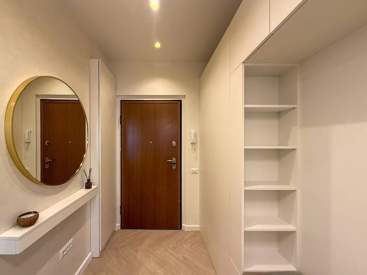 Apartament cu 4 camere semidecomandat în Herăstrău