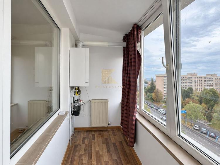 Apartament cu 3 camere semidecomandat în Gării
