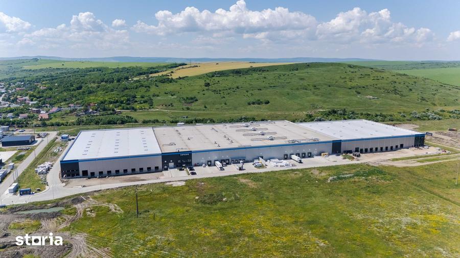 Spațiu comercial, de 1,500 mp, în Podu Roș