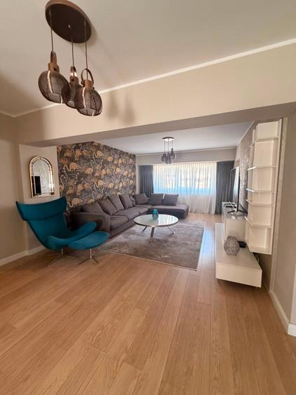 Apartament cu 3 camere decomandat în Victoriei