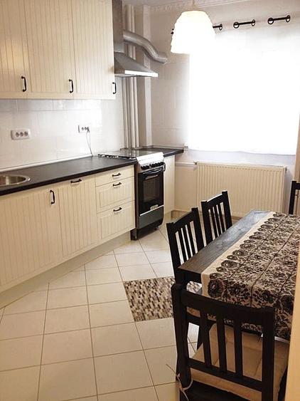 Apartament cu 3 camere semidecomandat în Tineretului