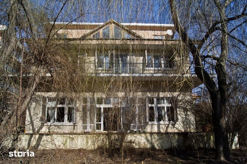 Casă cu 8 camere cu Teren 2651 Mp în Gruiu