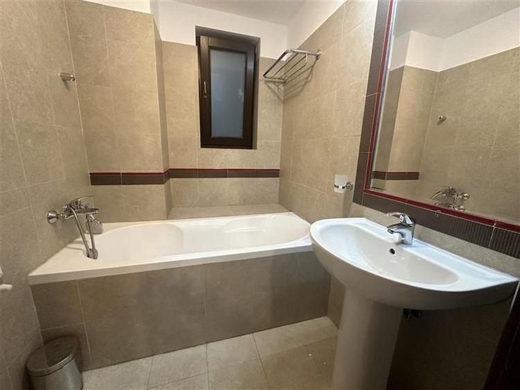Apartament cu 4 camere semidecomandat, mobilat în Dorobanți