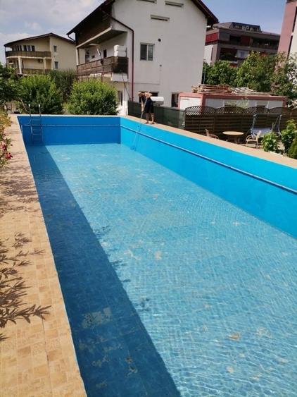 Casă individuală cu 14 camere cu Teren 2090 Mp în Central