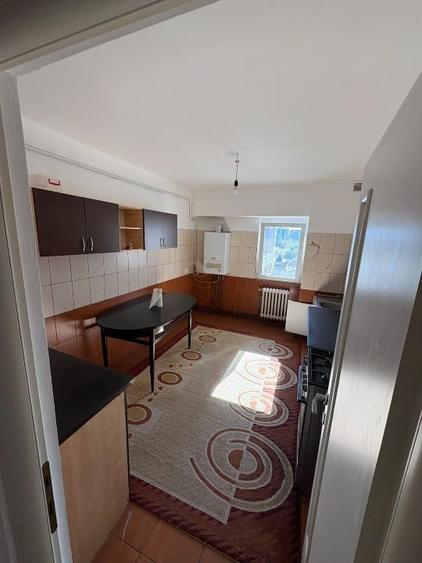 Apartament cu 3 camere decomandat în Cug