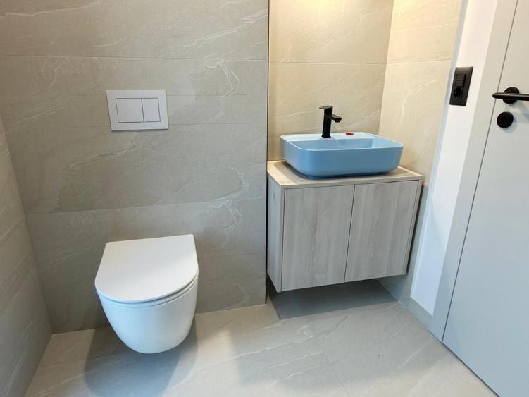Apartament cu 3 camere semidecomandat în Lipovei