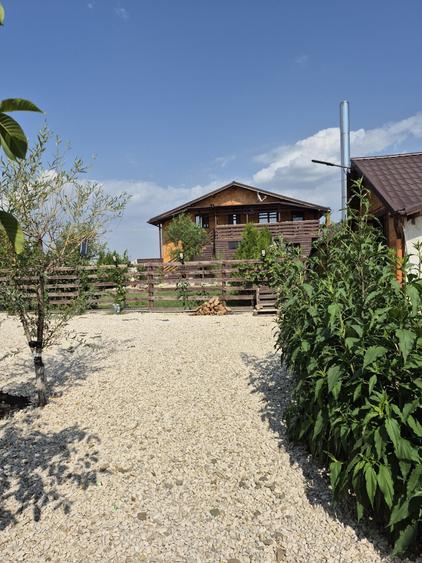 Casă cu 4 camere cu Teren 28000 Mp în Baba Ana