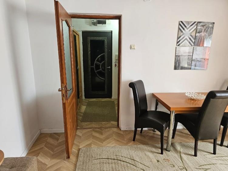 Garsonieră decomandată în Take Ionescu