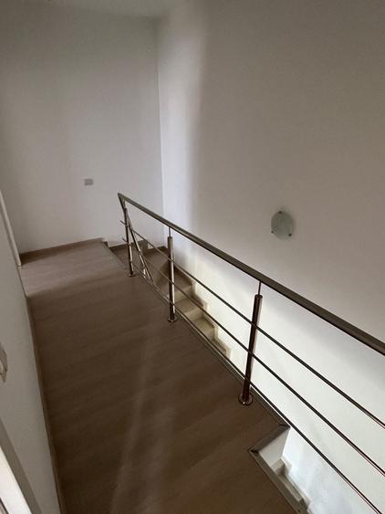 Casă cu 3 camere cu Teren 100 Mp în Central