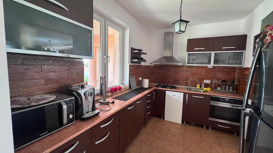 Casă individuală cu 3 camere cu Piscina în Periferie