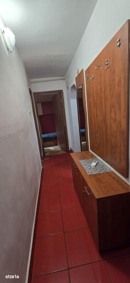 Apartament cu 3 camere decomandat în Micro 6