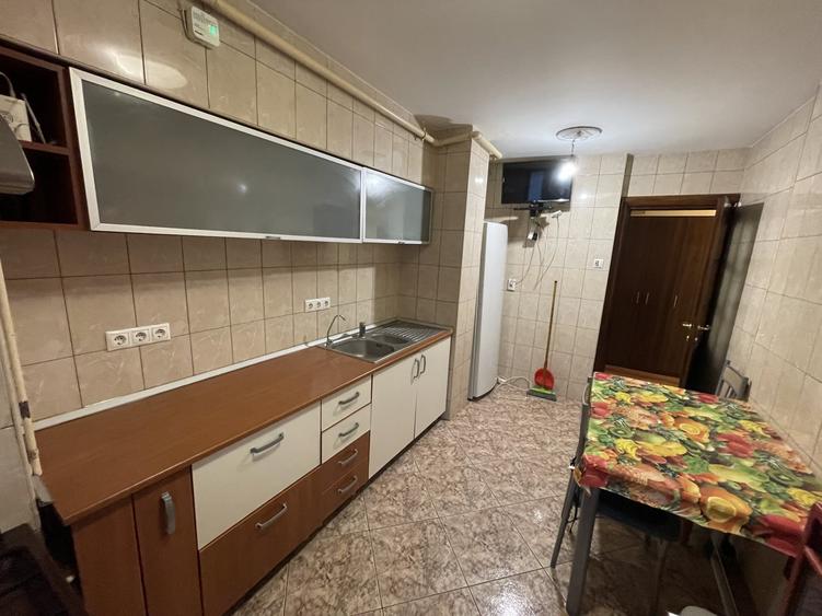 Apartament cu 3 camere decomandat, mobilat în Colentina
