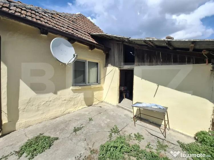 Casă cu 2 camere cu Teren 2880 Mp în Gelu