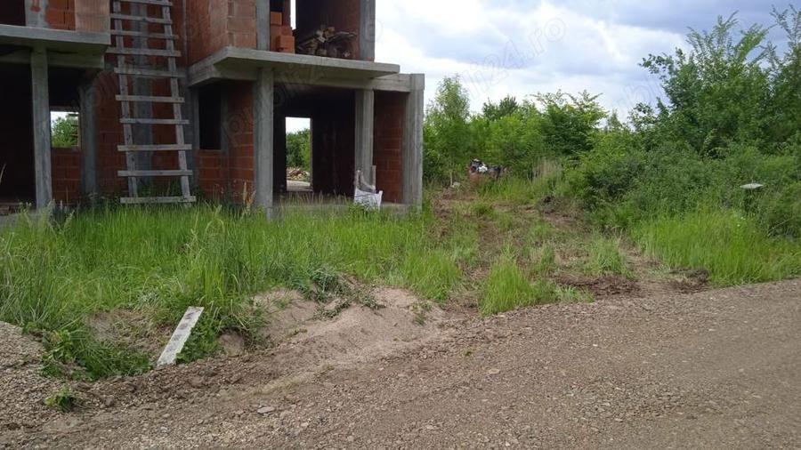 Casă cu 3 camere cu Teren 700 Mp în Dumbrăvița