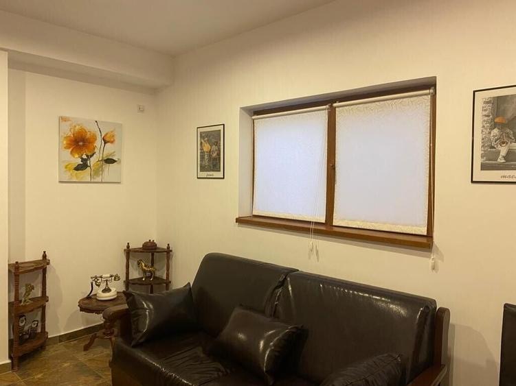 Casă individuală cu 10 camere cu Teren 650 Mp în Otopeni