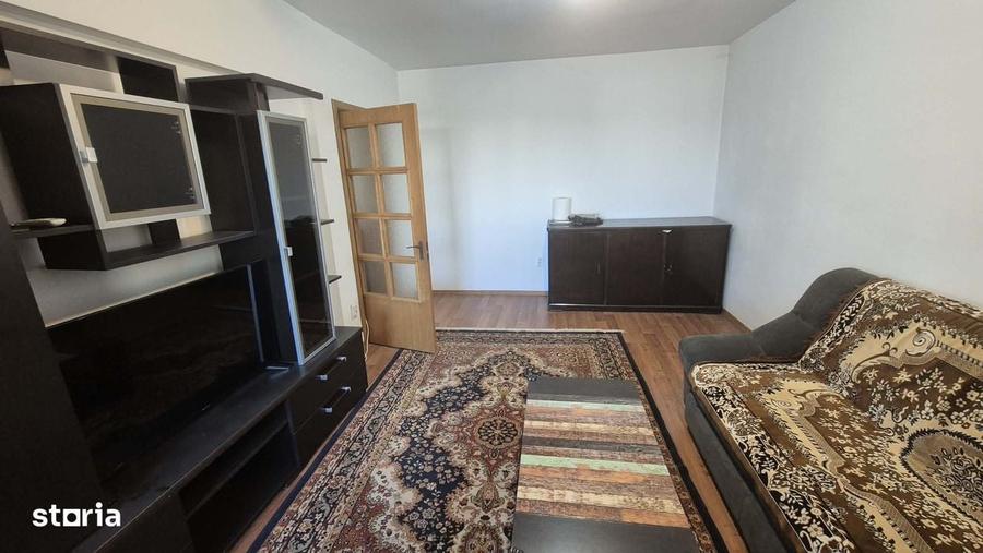 Apartament cu 3 camere decomandat în Lacul Tei