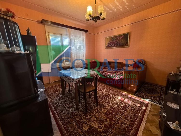 Casă individuală cu 6 camere cu Canalizare în Girocului