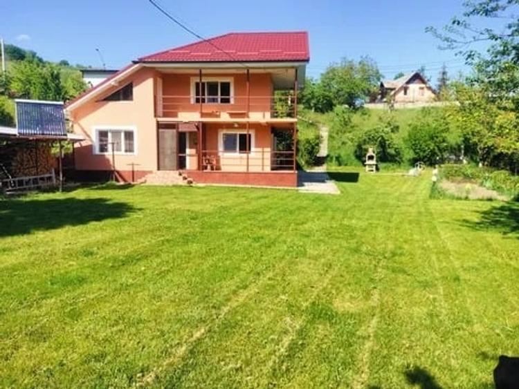 Casă cu 3 camere cu Garaj în Exterior Nord
