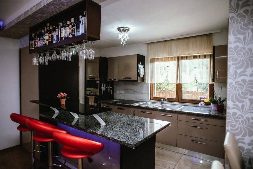 Casă cu 4 camere în Arvățeni