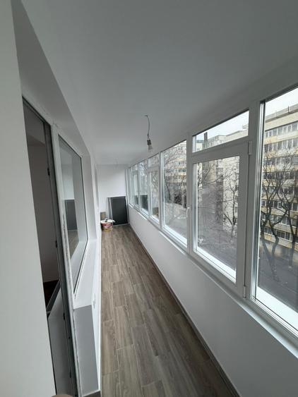 Apartament cu 3 camere semidecomandat în Vatra Luminoasă
