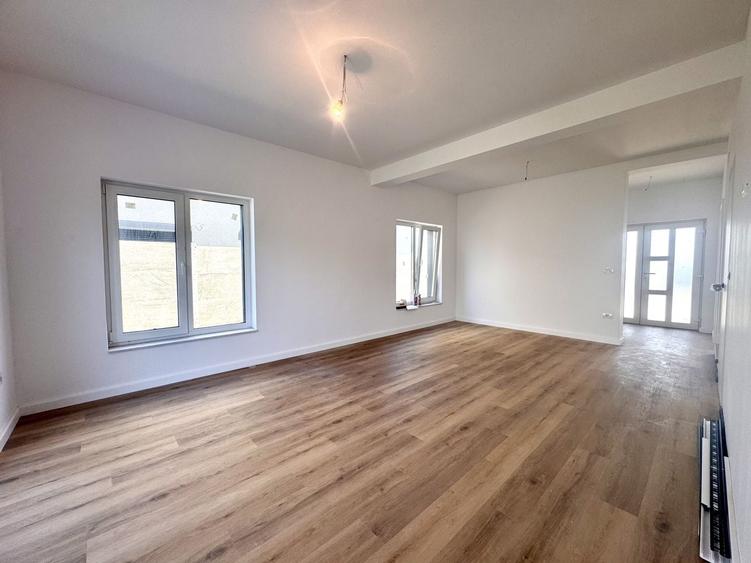 Duplex cu 5 camere cu Canalizare în Dumbrăvița