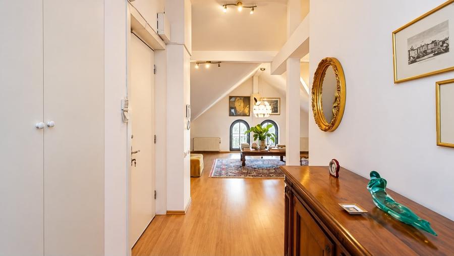 Apartament cu 2 camere decomandat, mobilat în Universitate