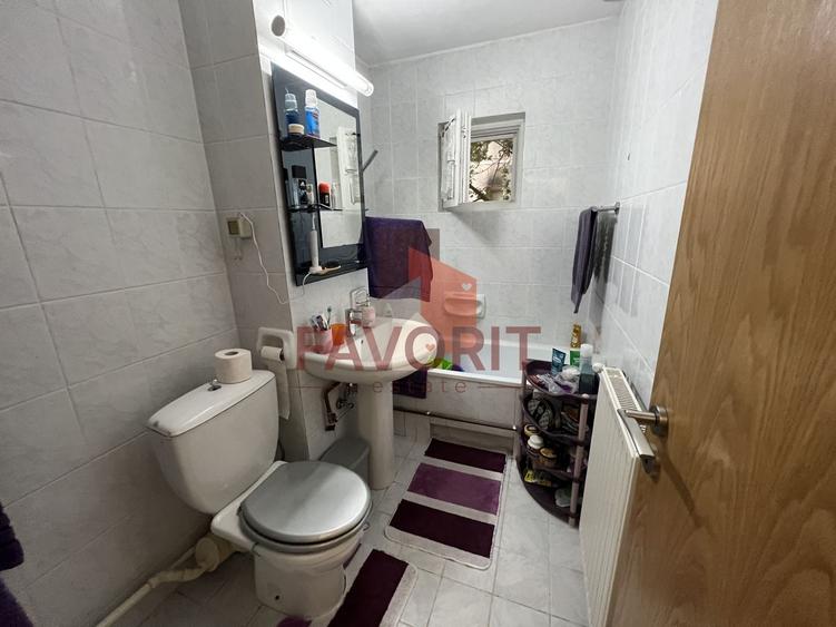 Apartament cu 3 camere decomandat în Aradului